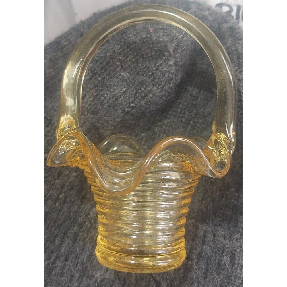 Fenton mini basket buttercup